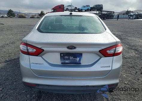 2016 Ford Fusion S Hybrid z USA, uszkodzony, nr VIN 3FA6P0UU7GR178894